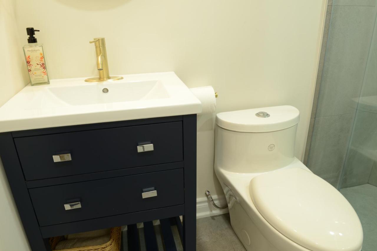 Spacious 2-Bed-Room Near Yonge & Major Mackenzie Richmond Hill Ngoại thất bức ảnh