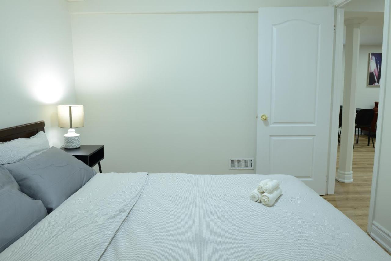 Spacious 2-Bed-Room Near Yonge & Major Mackenzie Richmond Hill Ngoại thất bức ảnh