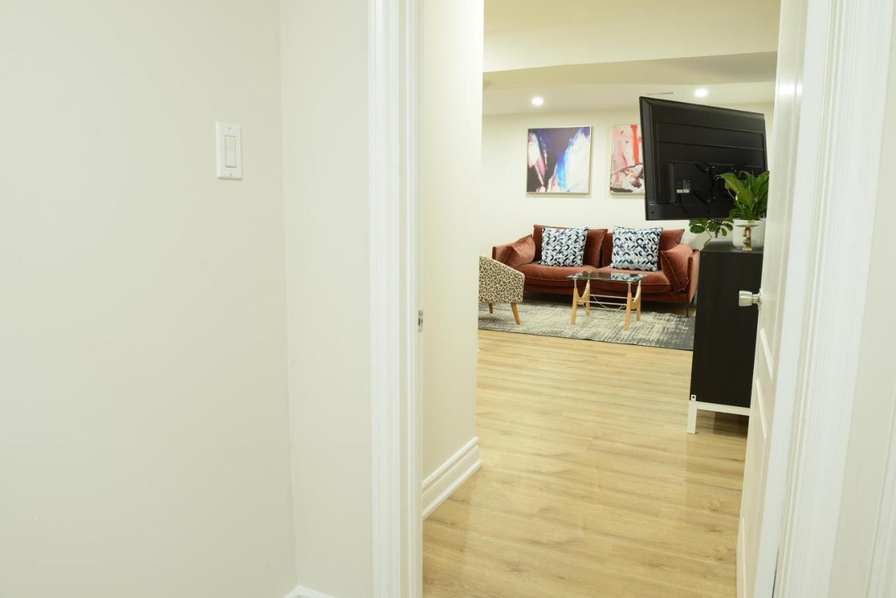 Spacious 2-Bed-Room Near Yonge & Major Mackenzie Richmond Hill Ngoại thất bức ảnh